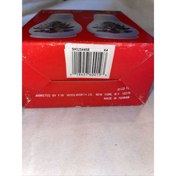 Vintage WOOLWORTH CHRISTMAS TREE Porcelain Salt & Pepper Shakers w/ Gold Trim - Picture 7 of 8